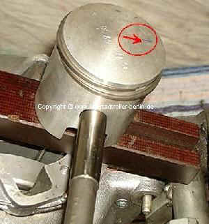 einsetzen Kolbenbolzen 