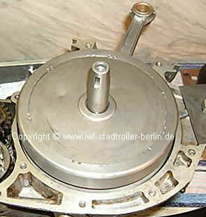 Kurbelwelle in der linken Motorh�lfte